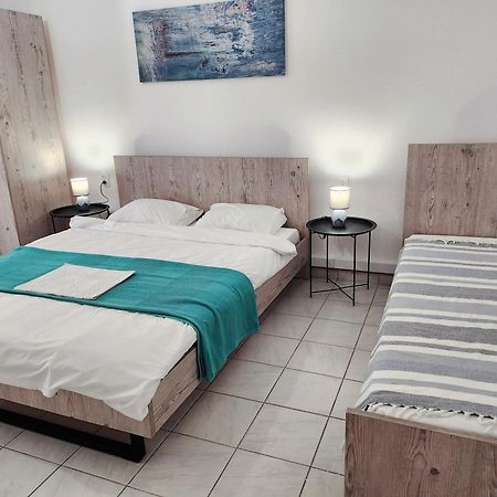 La Familia Apartments Olympiakí Aktí Exteriör bild